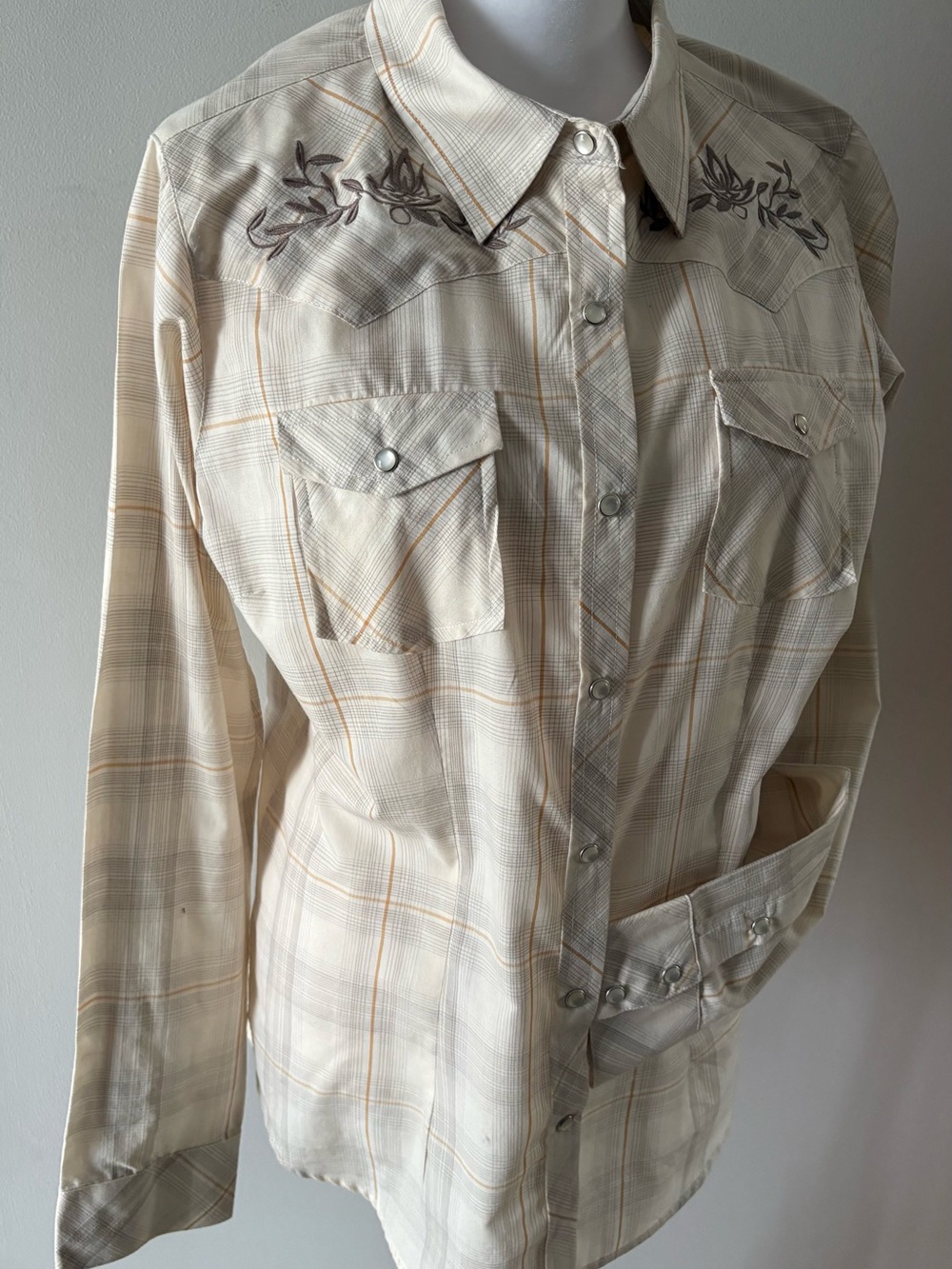 Ivory Plaid Ladies Western Snap Shirt with Embroidery Bit n Bridle Sz L
